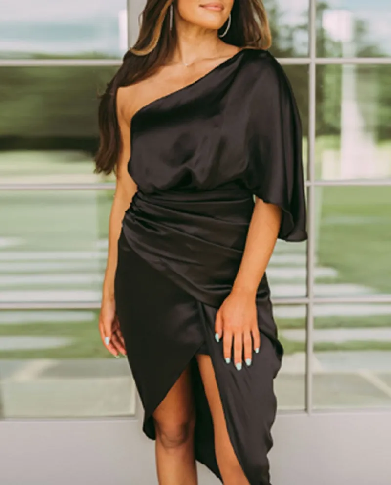 Abiti da festa increspati con colletto obliquo in raso solido elegante da donna Moda abito irregolare senza schienale con una sp