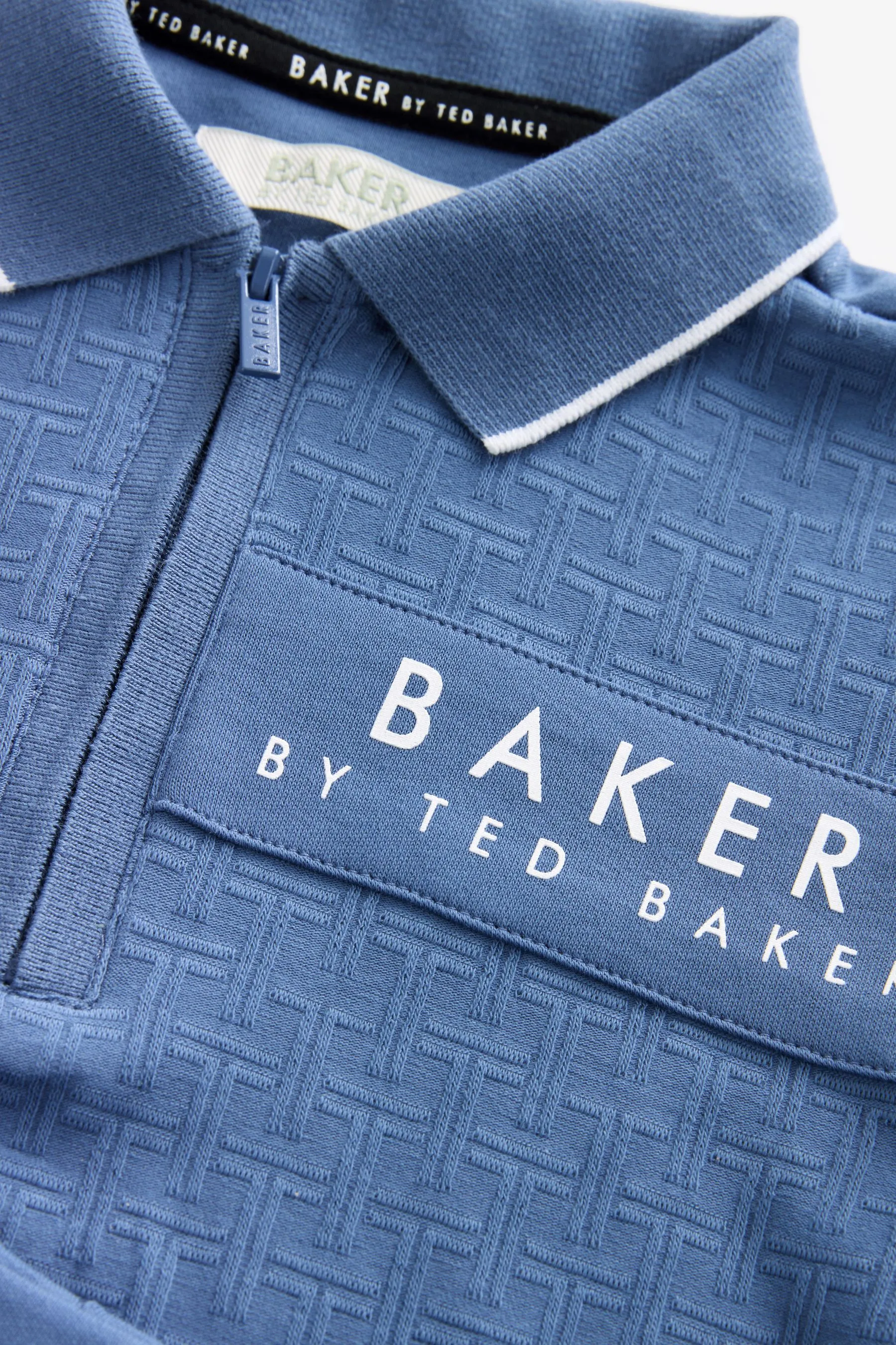 Baker by Ted Baker Completo con polo testurizzata e shorts    