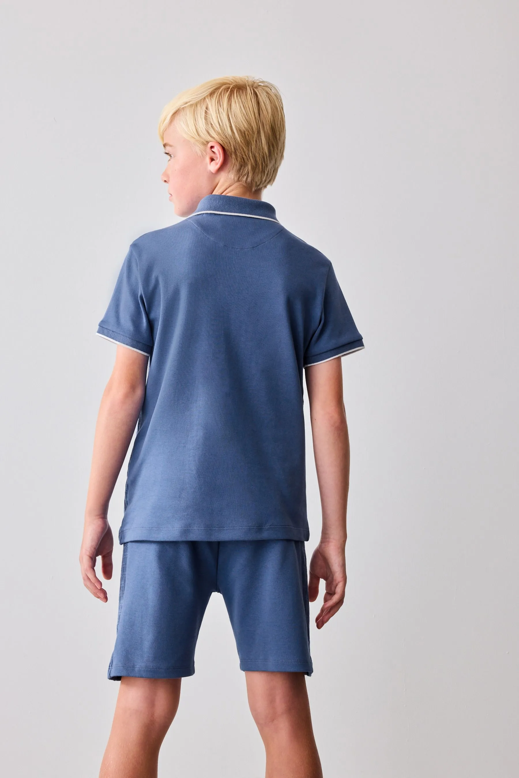Baker by Ted Baker Completo con polo testurizzata e shorts    