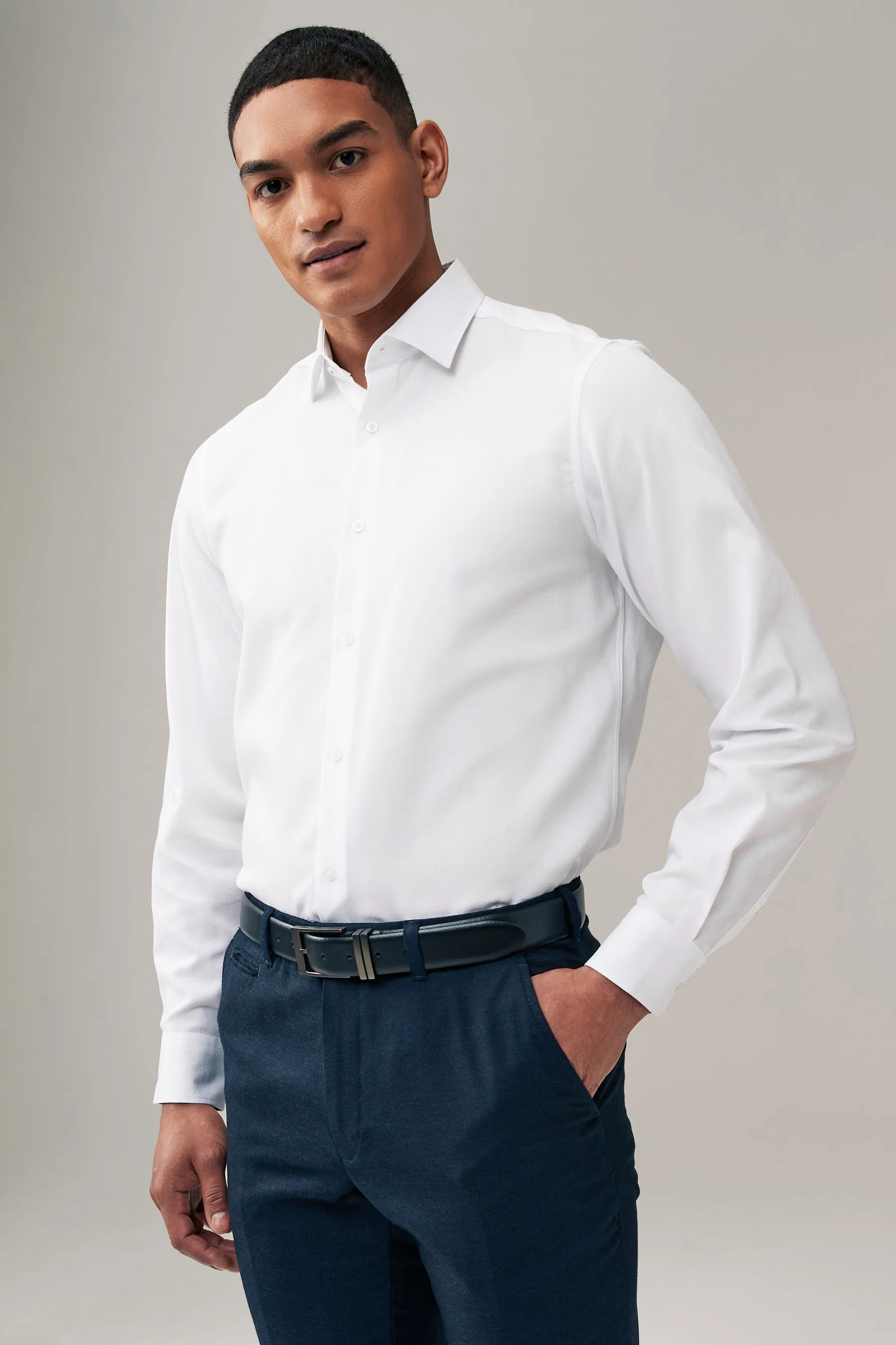 Camicia easy care con polsino singolo e finiture    
