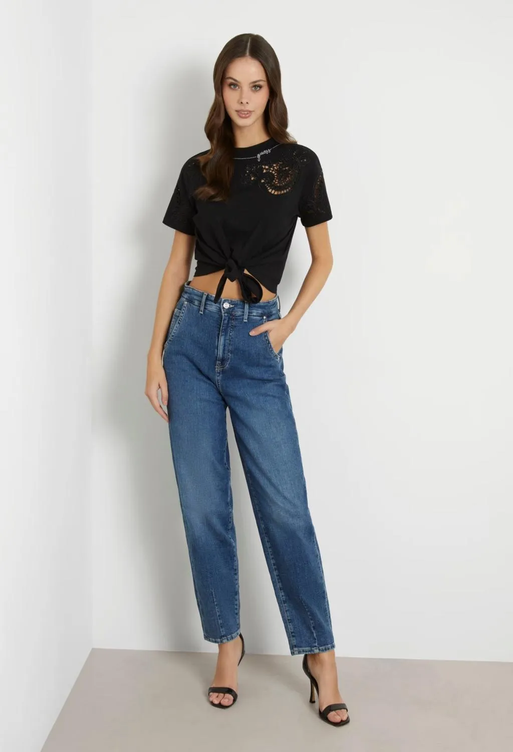 GUESS  t-shirt nera ricamo